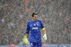 西亚卡姆重返赛场，险胜首场状态出色，日本队观众沸腾！热度持续攀升