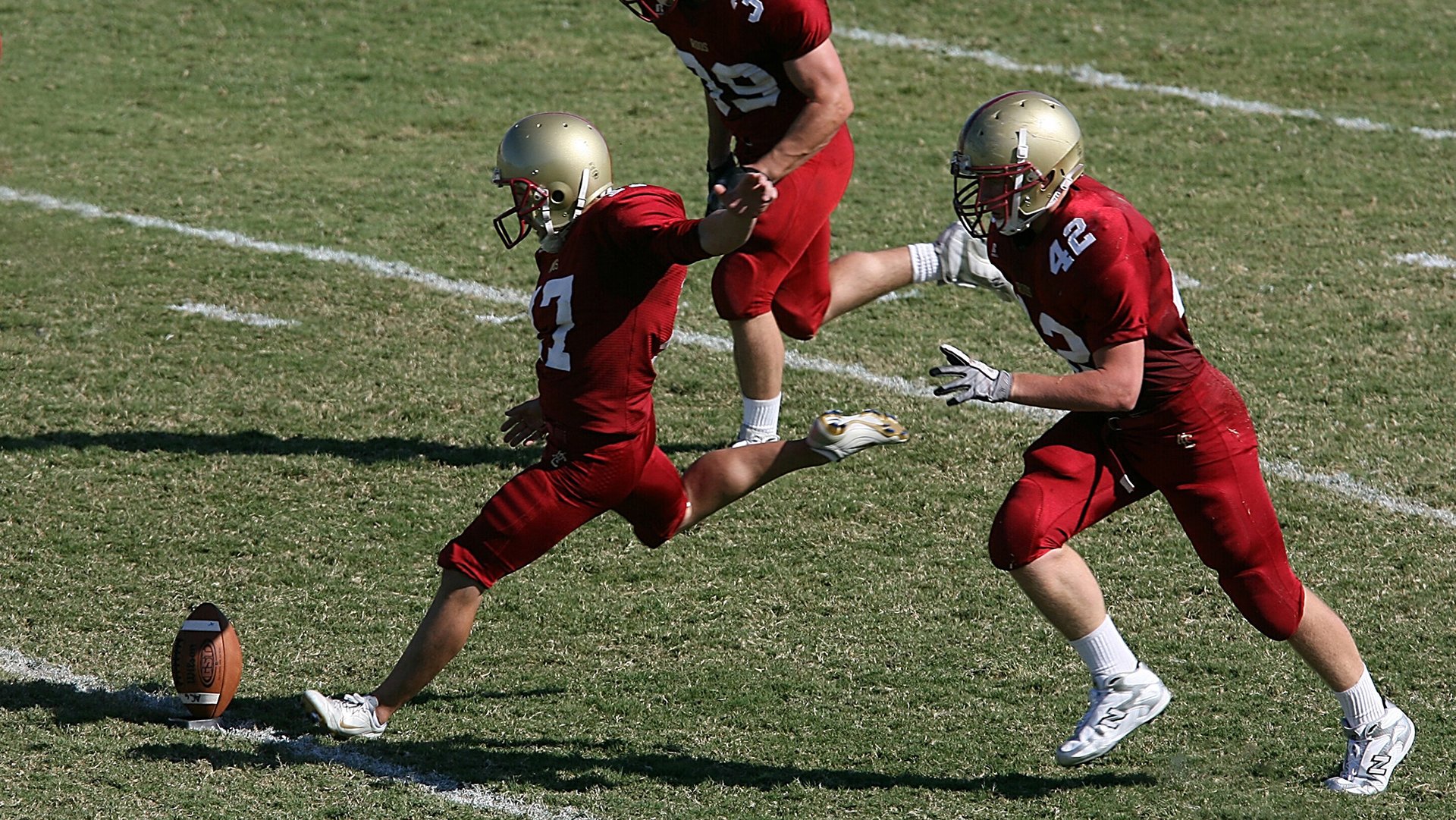 武大靖状态火爆，NBA季后赛四强战对阵纽约尼克斯，俄克拉荷马城雷霆力争逆转的简单介绍